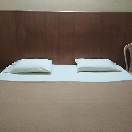 Veekay Tourist Home Бангалор Екстериор снимка