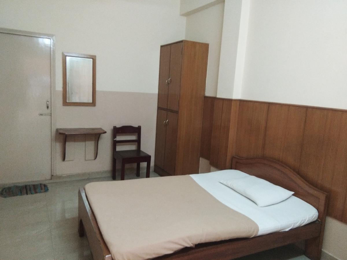 Veekay Tourist Home Бангалор Екстериор снимка
