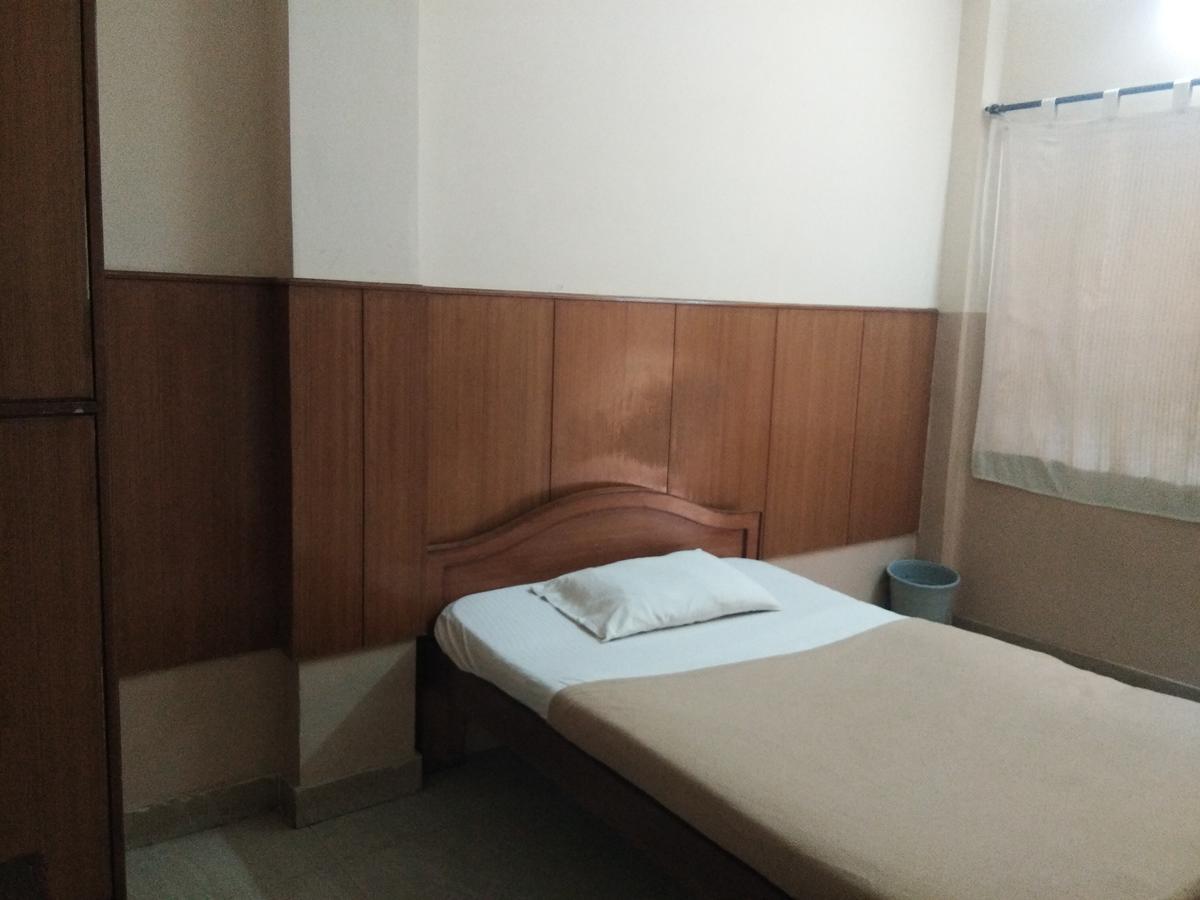 Veekay Tourist Home Бангалор Екстериор снимка