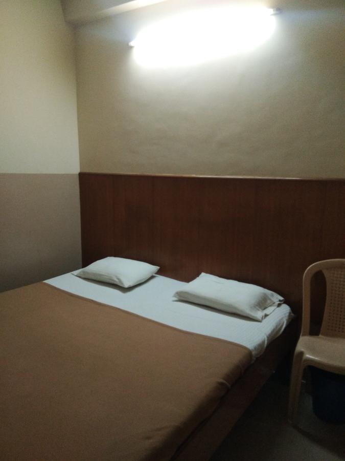 Veekay Tourist Home Бангалор Екстериор снимка